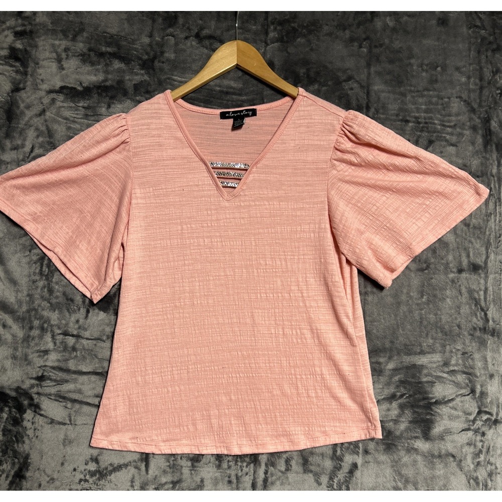 A Love Story Women's Large Peach Rhinestone Top V Neck Short Sleeve Dainty‎